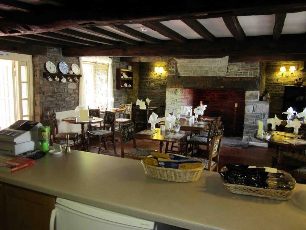 The Three Cocks Coaching Inn Glasbury Buitenkant foto